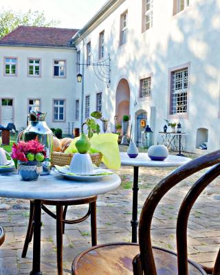 Event- Kultur & B&B Kunst Schloss Neuenhagen Übernachten im Denkmal