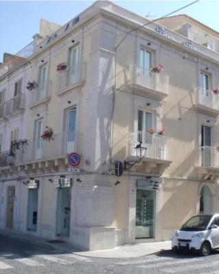 Plaza Rooms