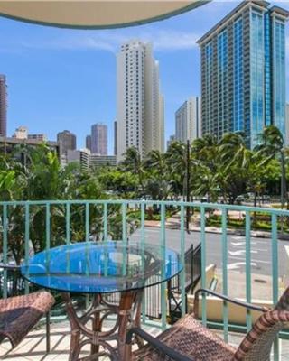 Waikiki 2BR King Beds Short Walk to Convention and Beaches