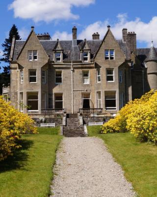 Glengarry Castle Hotel