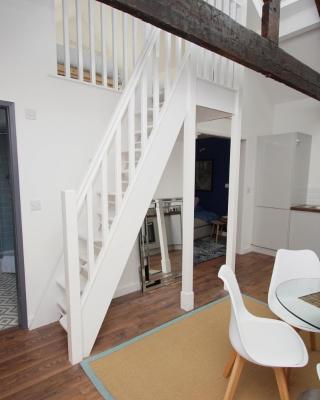 Loft Style Apartment for 4, 1 Broadhurst Court, close to town, station & hospital