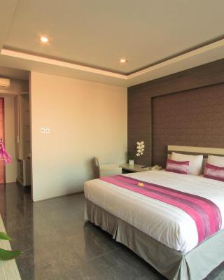 Transera Kamini Legian Hotel