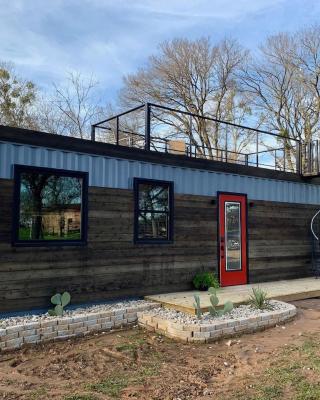 The Hacienda Beautiful New Container Home 12 min to Magnolia