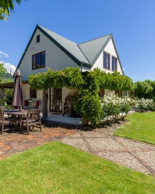 The Last Straw Cottage Nelson