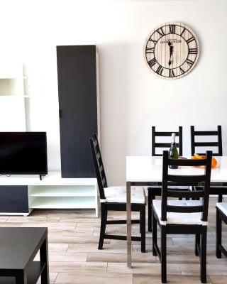 Luxury 2 bedroom APT 50 m from beach