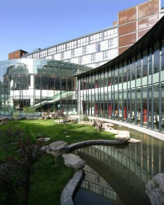 The Lakeview Hotel