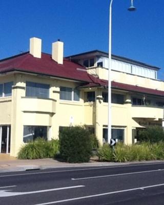 Stella's Dromana Hotel