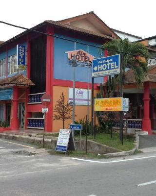 KUALA BESUT JETTY BUDGET HOTEL AIN - In front of Kuala Besut Jetty