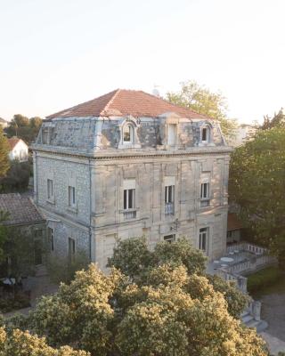 Logis Hôtel Résidence Les Cèdres