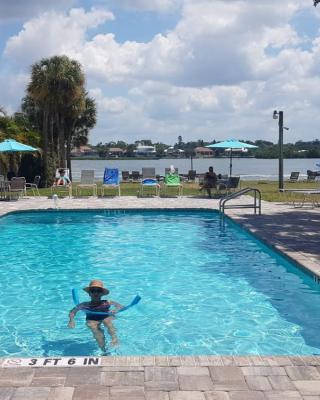 Siesta Key Condo - on the water !