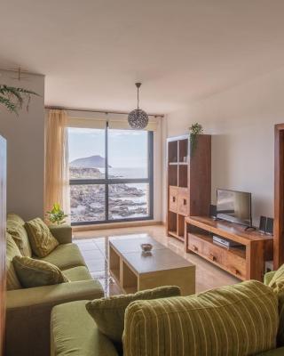 El Mirador: sea views from the shore