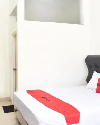 RedDoorz near Alun Alun Wonosobo