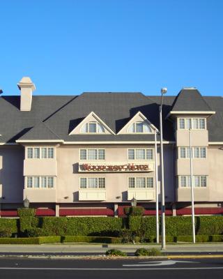Woodcrest Hotel