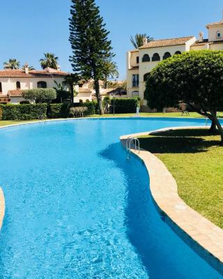 Bungavilla House in La Isla