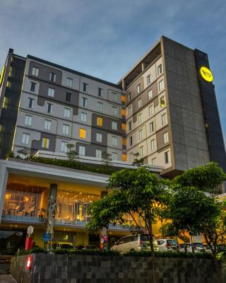 Yello Hotel Jemursari