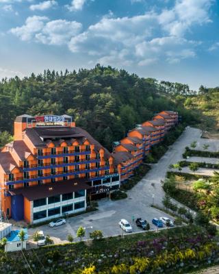 Hyundai Elliot Hotel and Resort