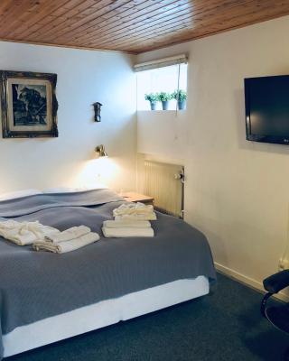 Huddinge Studio with Private Entrance
