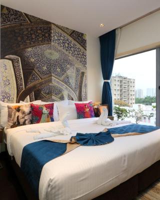 Hotel Gallery 67