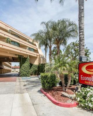 Econo Lodge Inn & Suites Riverside - Corona