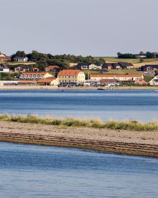 Hvalpsund Færgekro