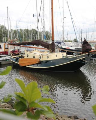 Boat and Breakfast