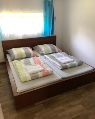 Schmidt Apartman 2.
