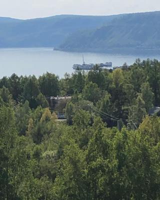 Отдельная 2-х комнатная квартира с прекрасным видом на озеро Байкал и террасой