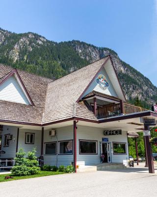 Peaks Lodge