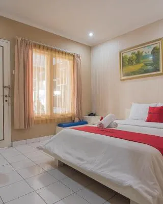 RedDoorz near Setrasari Mall 2