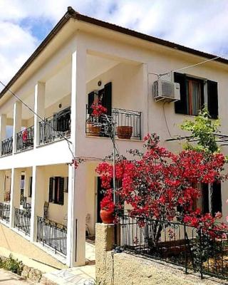 ESTIA Holiday Apartment & Studio