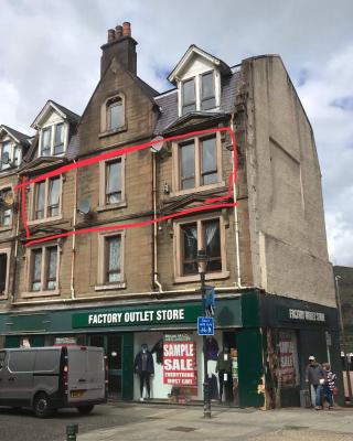 Prime location rooms in high street