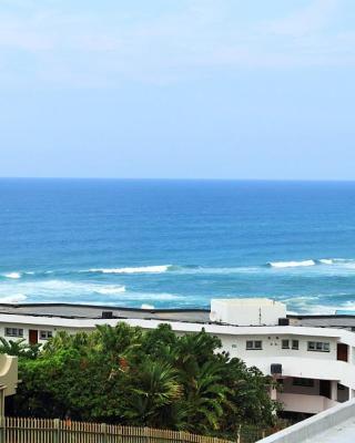 Uvongo Lucian Blue Flag Beach Apartment