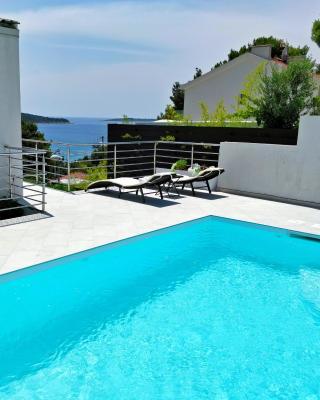 Entire private top floor with own pool and entrance