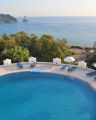 Studio apartments maria with pool in Agios Gordios Beach