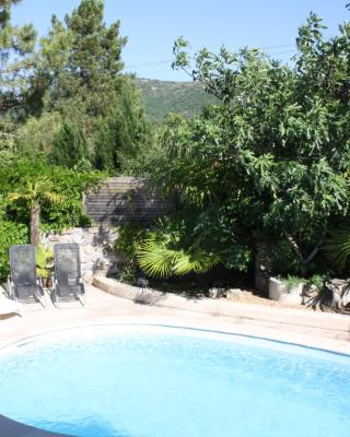 gîte jaune Ardèche L'Avventura