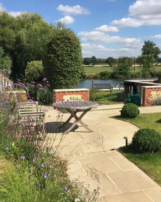 Thames Edge Rooms