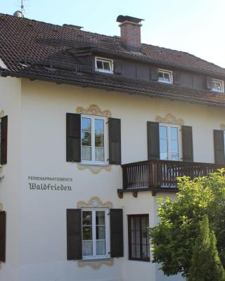 Villa Waldfrieden - Ferienwohnungen und -Haus
