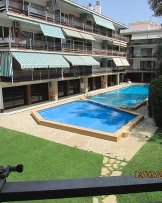 Apart.con piscina en Sitges zona residencial