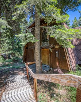 Retro Family Gathering Home in Tahoe Donner