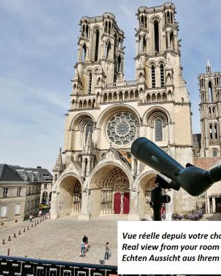 Logis du Parvis ***Face Cathédrale/in front of the Cathedral***