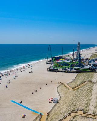 Boardwalk Hotel Charlee & Apartments Beach Hotel Oceanfront