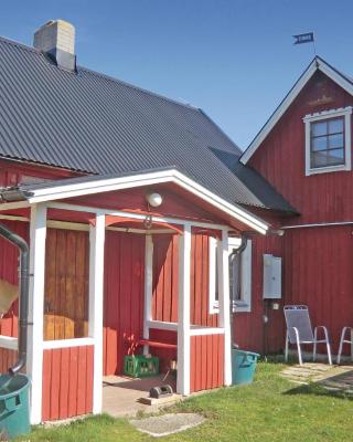 Awesome Home In Löttorp With Kitchen