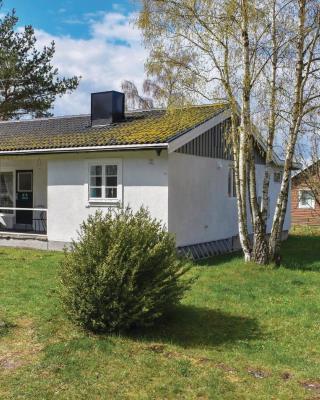 Three-Bedroom Holiday Home In Lottorp