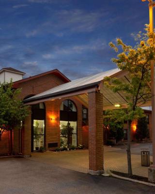 Howard Johnson by Wyndham Waukegan Great Lakes