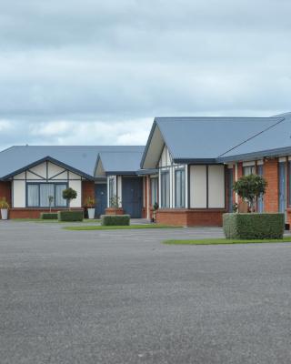 Tudor Lodge Motel