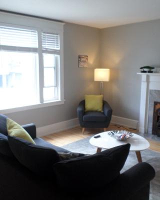 Beautiful, Clean, Quiet 2 BR-In Downtown Ottawa. Parking, WIFI and Netflix Included