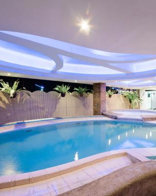 The Pinnacle Hotel and Suites