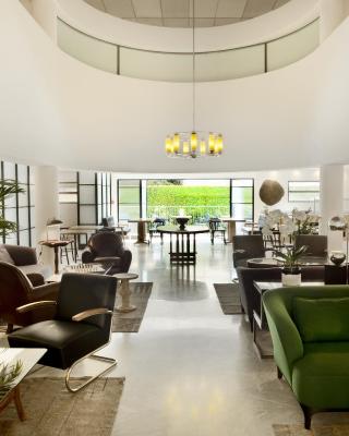 Lily & Bloom Boutique Hotel