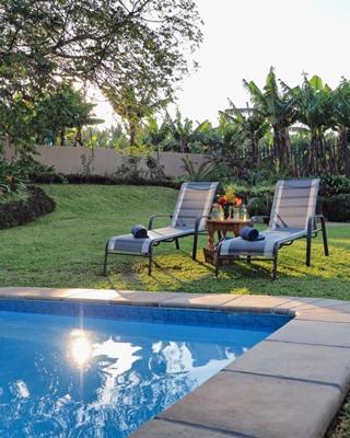 Poinsettia family Cottage