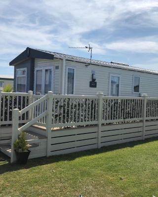 Spacious Holiday Home - Romney Sands